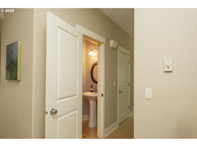 1998 Ne 50TH Way, Hillsboro, OR 97124