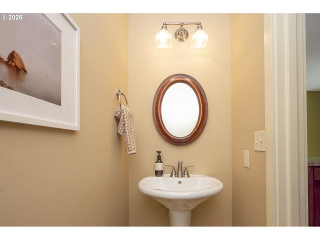 1998 Ne 50TH Way, Hillsboro, OR 97124
