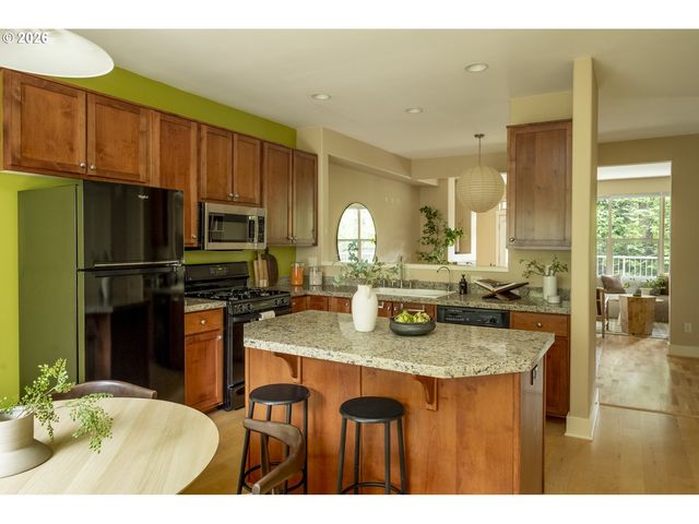 1998 Ne 50TH Way, Hillsboro, OR 97124