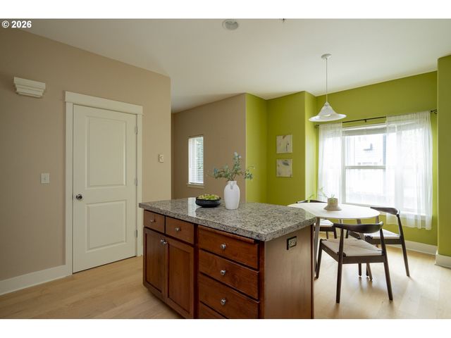 1998 Ne 50TH Way, Hillsboro, OR 97124