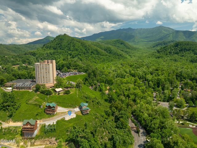 748 Widows Knob Road, Gatlinburg, TN 37738