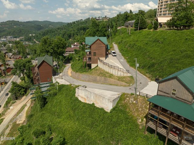748 Widows Knob Road, Gatlinburg, TN 37738