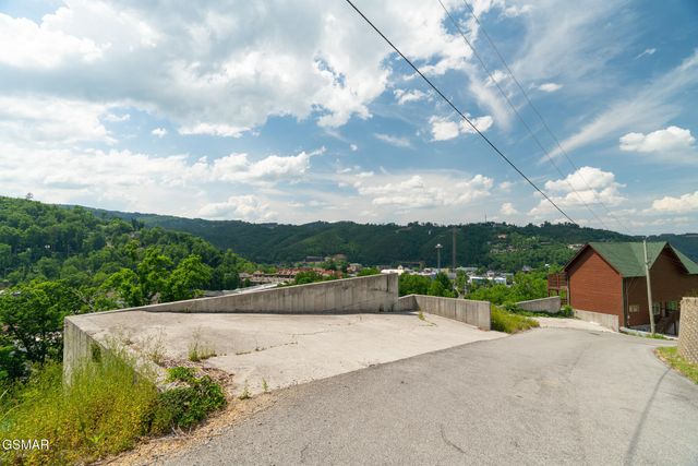 748 Widows Knob Road, Gatlinburg, TN 37738