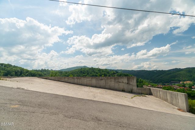 748 Widows Knob Road, Gatlinburg, TN 37738