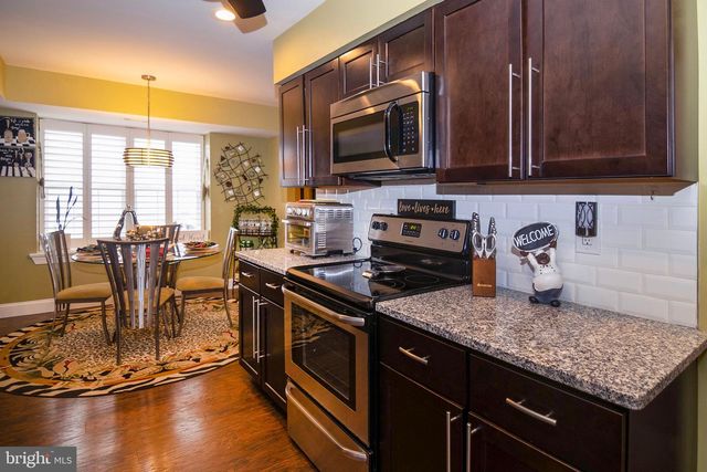 2 SLEEPY HOLLOW CT, Sicklerville, NJ 08081