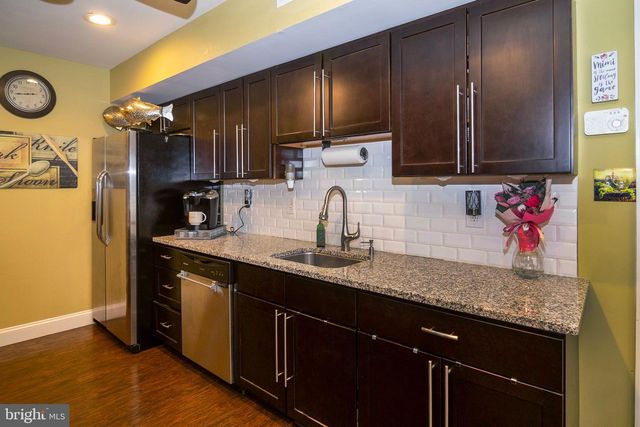 2 SLEEPY HOLLOW CT, Sicklerville, NJ 08081