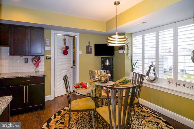 2 SLEEPY HOLLOW CT, Sicklerville, NJ 08081