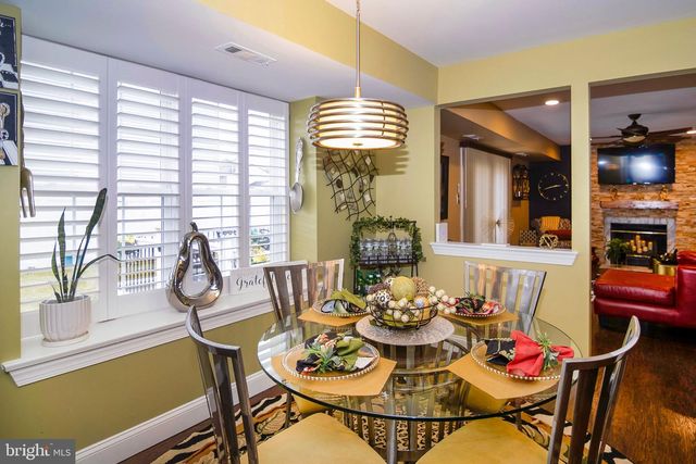 2 SLEEPY HOLLOW CT, Sicklerville, NJ 08081