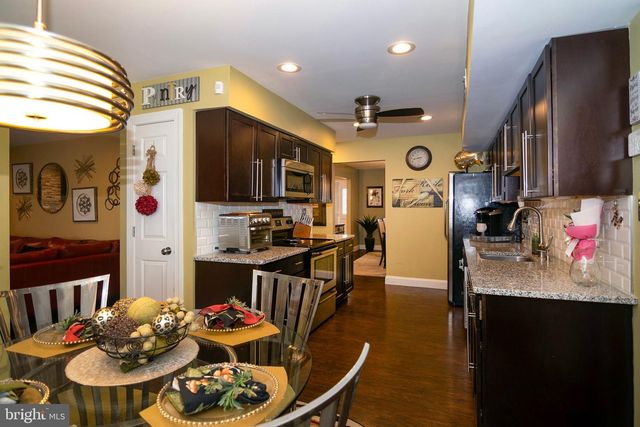 2 SLEEPY HOLLOW CT, Sicklerville, NJ 08081