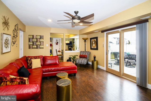 2 SLEEPY HOLLOW CT, Sicklerville, NJ 08081