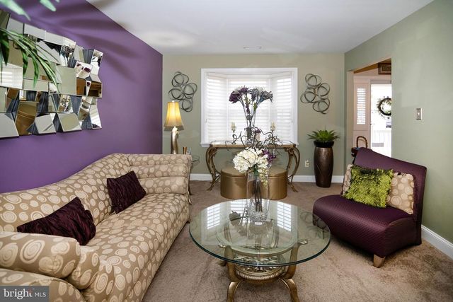 2 SLEEPY HOLLOW CT, Sicklerville, NJ 08081