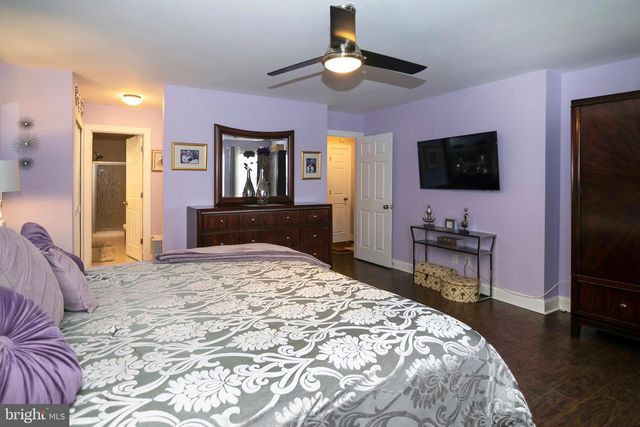 2 SLEEPY HOLLOW CT, Sicklerville, NJ 08081