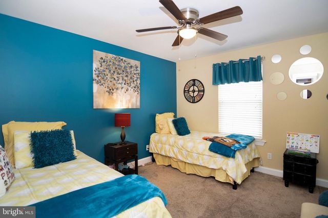 2 SLEEPY HOLLOW CT, Sicklerville, NJ 08081