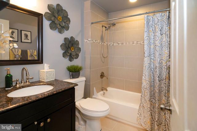 2 SLEEPY HOLLOW CT, Sicklerville, NJ 08081