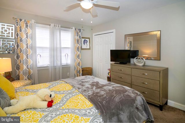 2 SLEEPY HOLLOW CT, Sicklerville, NJ 08081