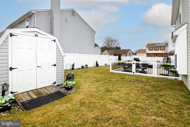 2 SLEEPY HOLLOW CT, Sicklerville, NJ 08081