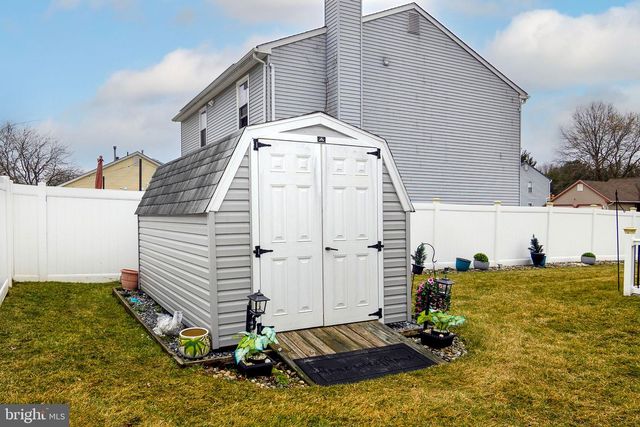 2 SLEEPY HOLLOW CT, Sicklerville, NJ 08081