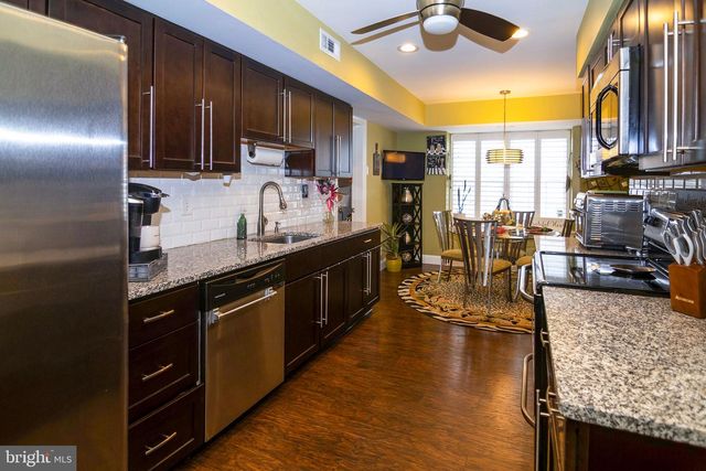 2 SLEEPY HOLLOW CT, Sicklerville, NJ 08081