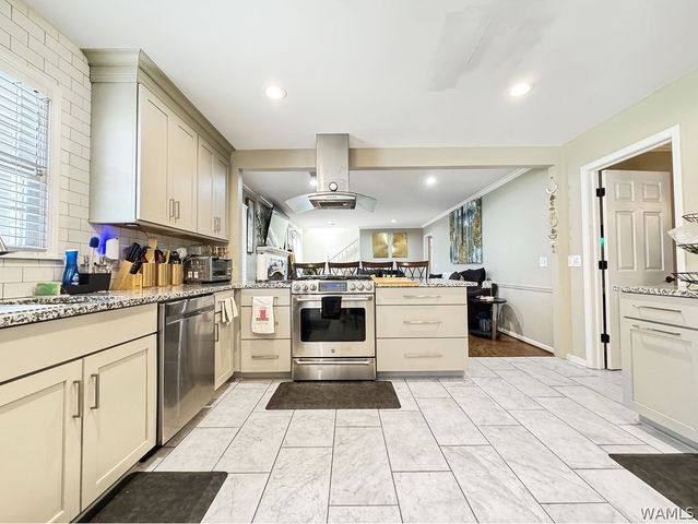 818 53rd E, Tuscaloosa, AL 35404