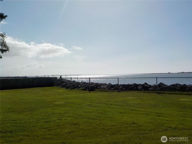 830 Riverview LN, Chinook, WA 98614