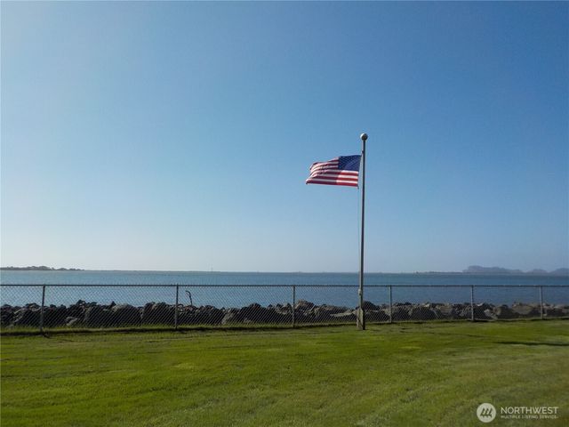 830 Riverview LN, Chinook, WA 98614