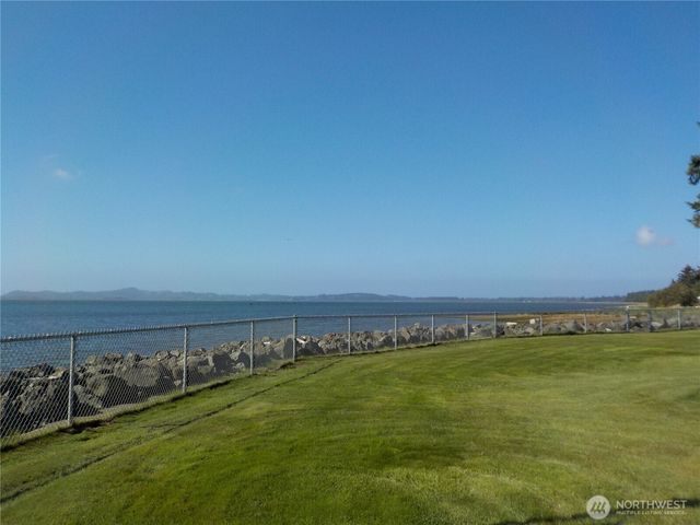 830 Riverview LN, Chinook, WA 98614