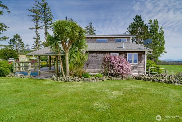 830 Riverview LN, Chinook, WA 98614