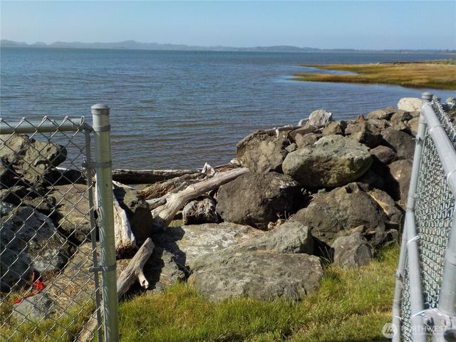 830 Riverview LN, Chinook, WA 98614