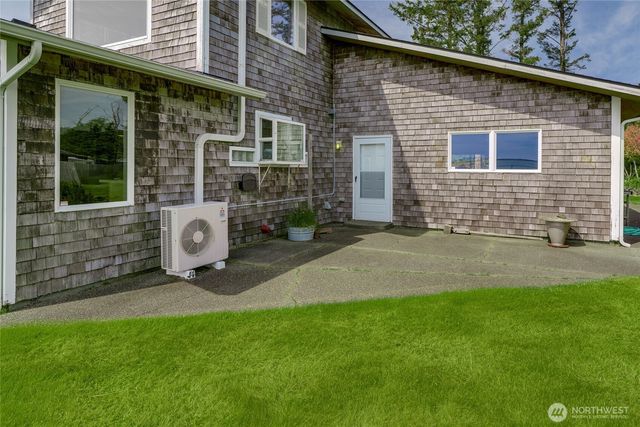 830 Riverview LN, Chinook, WA 98614