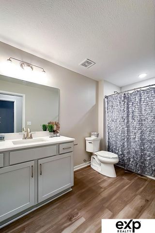 7919 N 93rd Street, Omaha, NE 68122