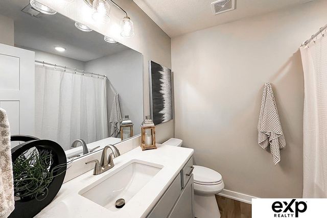 7919 N 93rd Street, Omaha, NE 68122