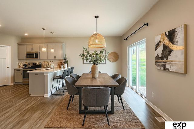 7919 N 93rd Street, Omaha, NE 68122