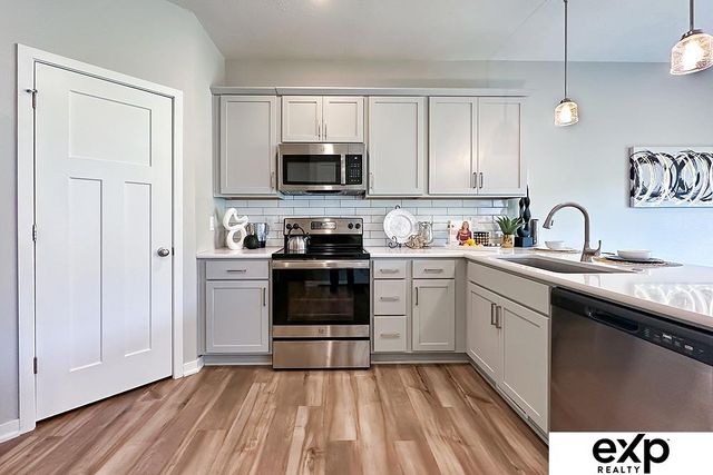 7919 N 93rd Street, Omaha, NE 68122