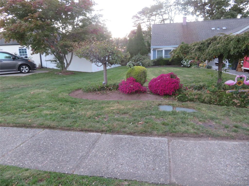 92 Split Cedar Drive, Islandia, NY 11749 — exterior