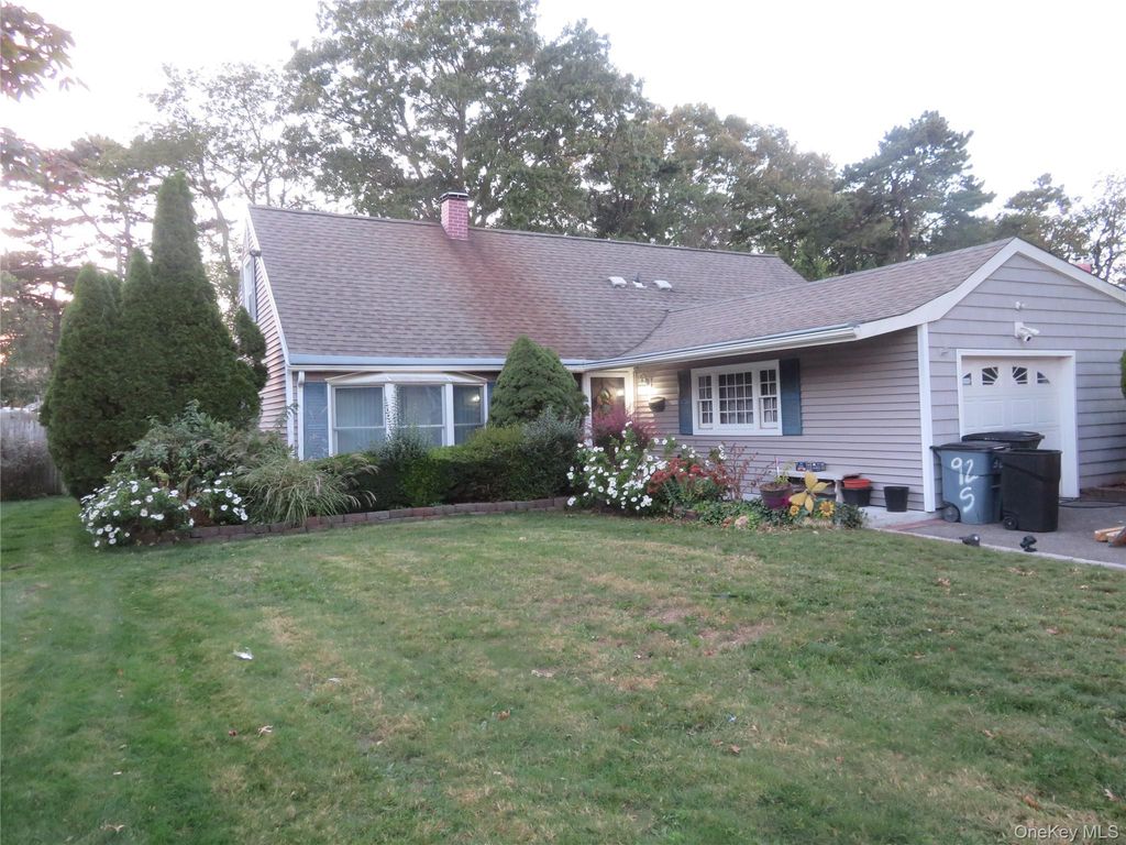 92 Split Cedar Drive, Islandia, NY 11749 — photo 2