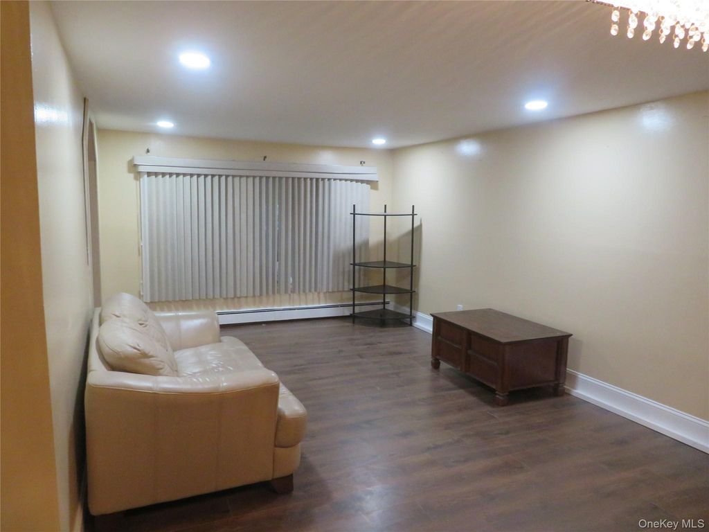 92 Split Cedar Drive, Islandia, NY 11749 — photo 4