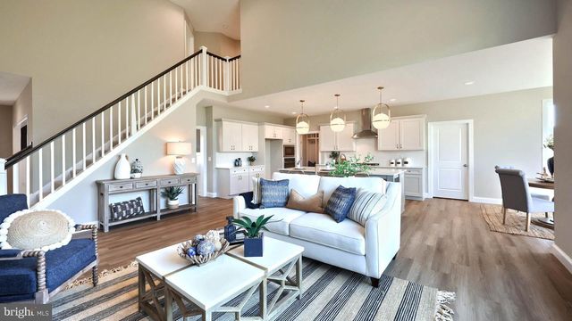 2236 S AUTUMN CHASE DR, Mechanicsburg, PA 17055