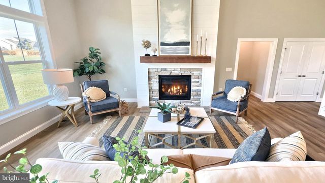 2236 S AUTUMN CHASE DR, Mechanicsburg, PA 17055