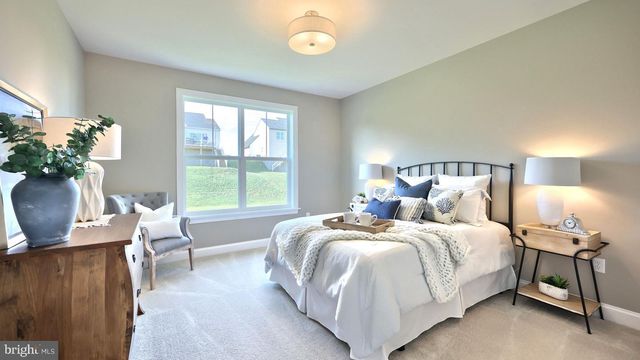 2236 S AUTUMN CHASE DR, Mechanicsburg, PA 17055
