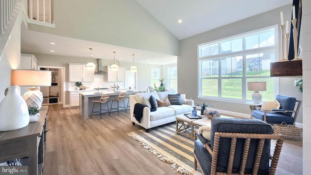 2236 S AUTUMN CHASE DR, Mechanicsburg, PA 17055