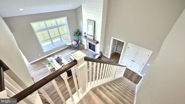 2236 S AUTUMN CHASE DR, Mechanicsburg, PA 17055