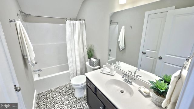 2236 S AUTUMN CHASE DR, Mechanicsburg, PA 17055