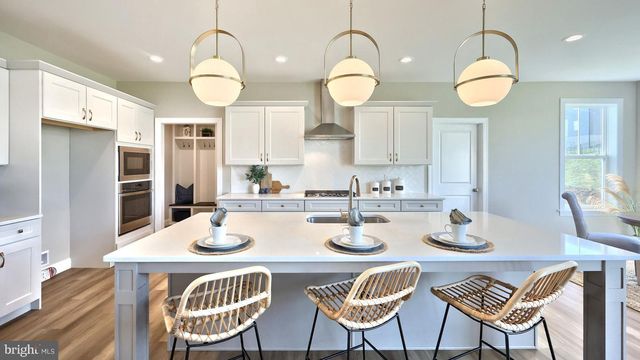 2236 S AUTUMN CHASE DR, Mechanicsburg, PA 17055