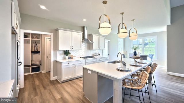 2236 S AUTUMN CHASE DR, Mechanicsburg, PA 17055