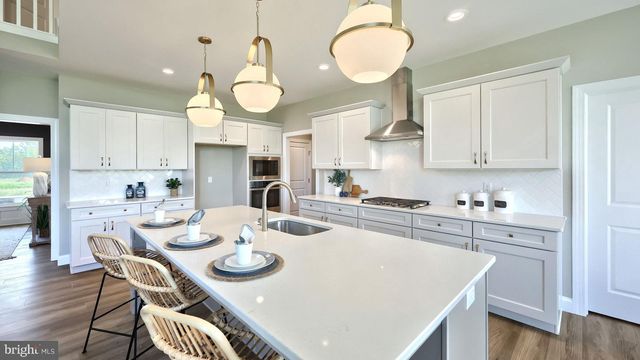 2236 S AUTUMN CHASE DR, Mechanicsburg, PA 17055
