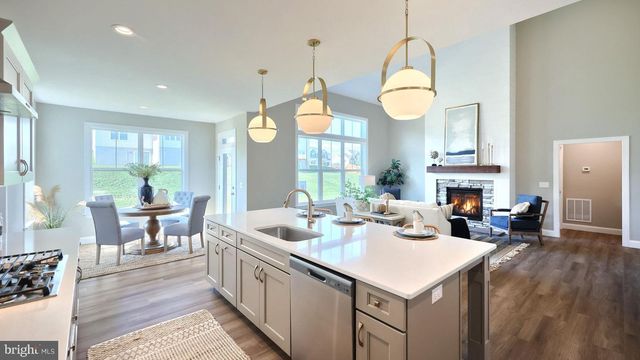 2236 S AUTUMN CHASE DR, Mechanicsburg, PA 17055