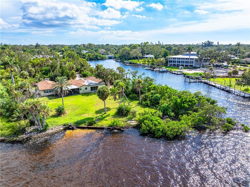 Image 12 of property listing at 3620 RIVERVIEW BOULEVARD, Bradenton, FL 34205