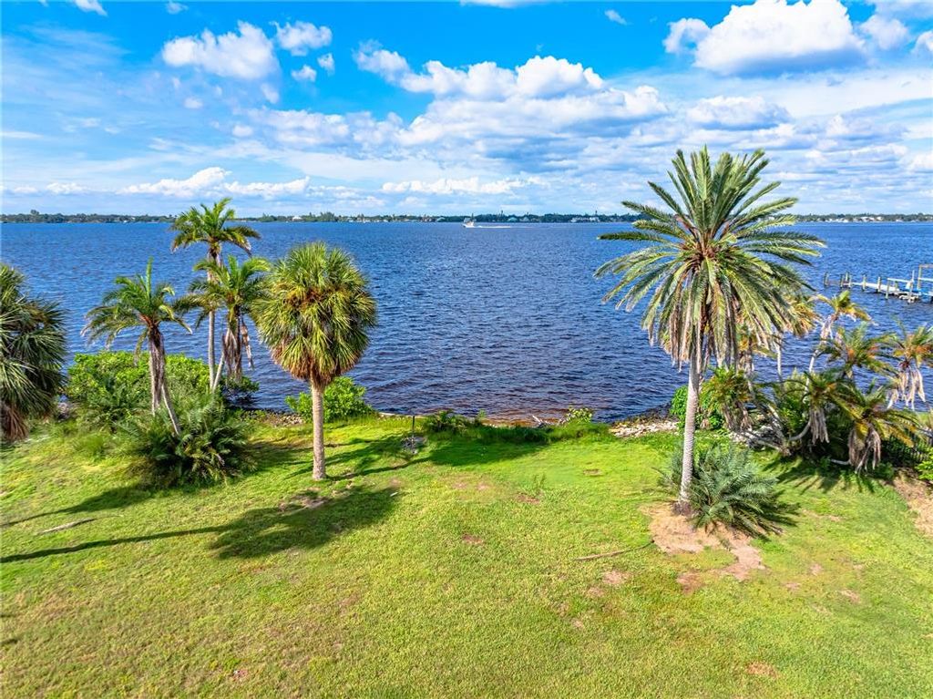 Image 13 of property listing at 3620 RIVERVIEW BOULEVARD, Bradenton, FL 34205