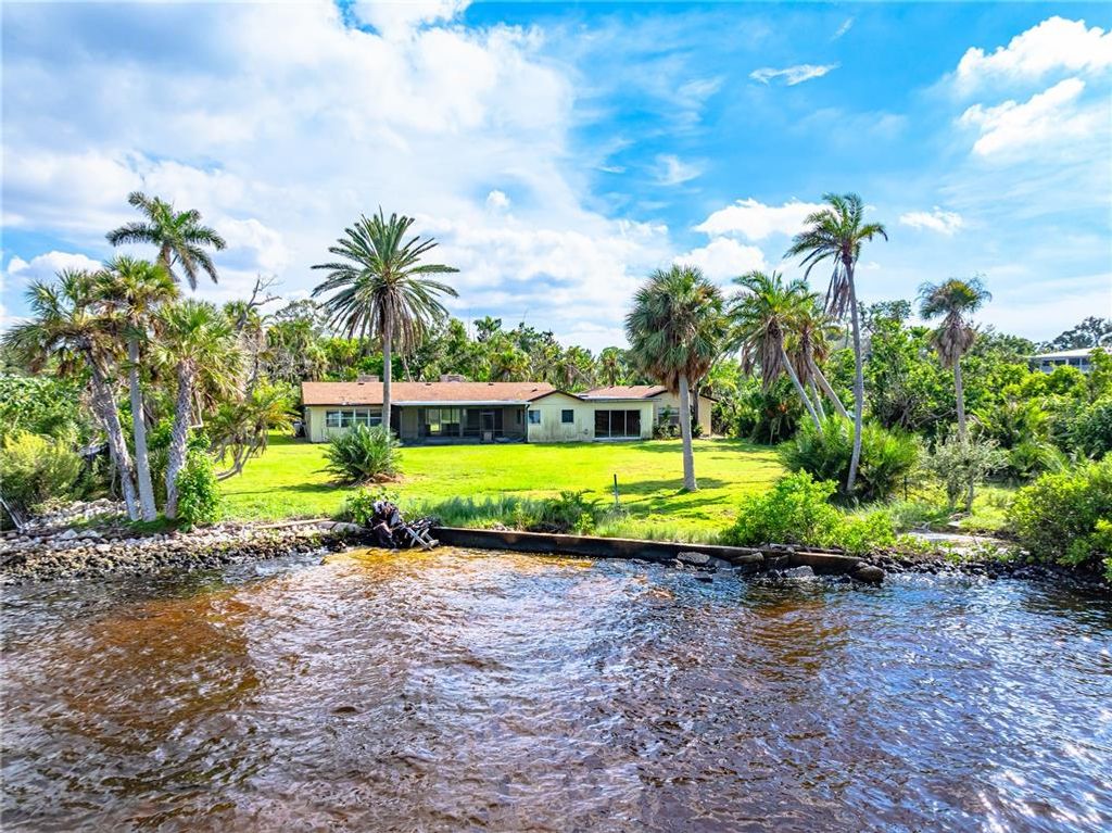 Image 15 of property listing at 3620 RIVERVIEW BOULEVARD, Bradenton, FL 34205