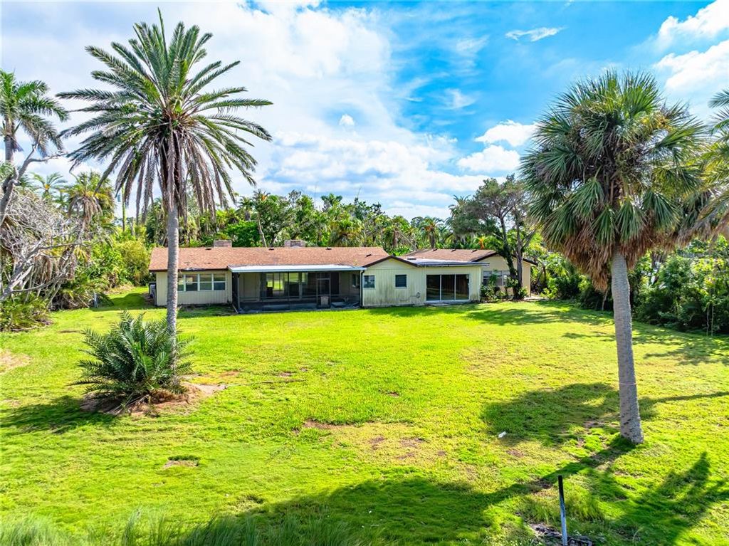 Image 16 of property listing at 3620 RIVERVIEW BOULEVARD, Bradenton, FL 34205